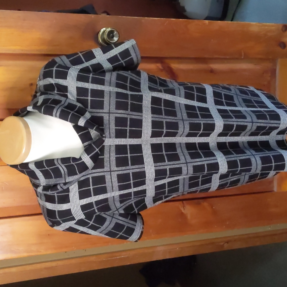 VAMP* Plus size ladies poly spandex plaid cowl neck short sleeve tunic top